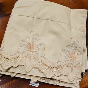 Fieldcrest Soft Cream Fine Combed Percale Sheet